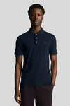 Polo bleu marine à manches courtes de LYLE & SCOTT, avec un petit logo sur la poitrine.