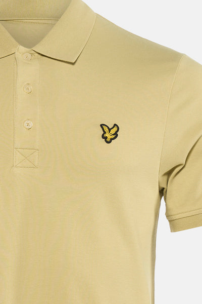 Groen poloshirt van piquekatoen van LYLE & SCOTT, met geborduurd logo op de borst en een knoopsluiting.
