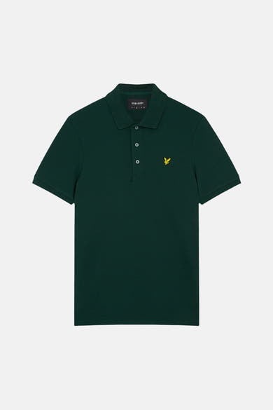 Donkergroen poloshirt van LYLE & SCOTT, met korte mouwen, klassieke kraag, drie knopen en geborduurd geel adelaarslogo.
