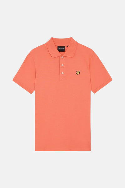 Polo corail à manches courtes de Lyle & Scott, avec logo jaune brodé.