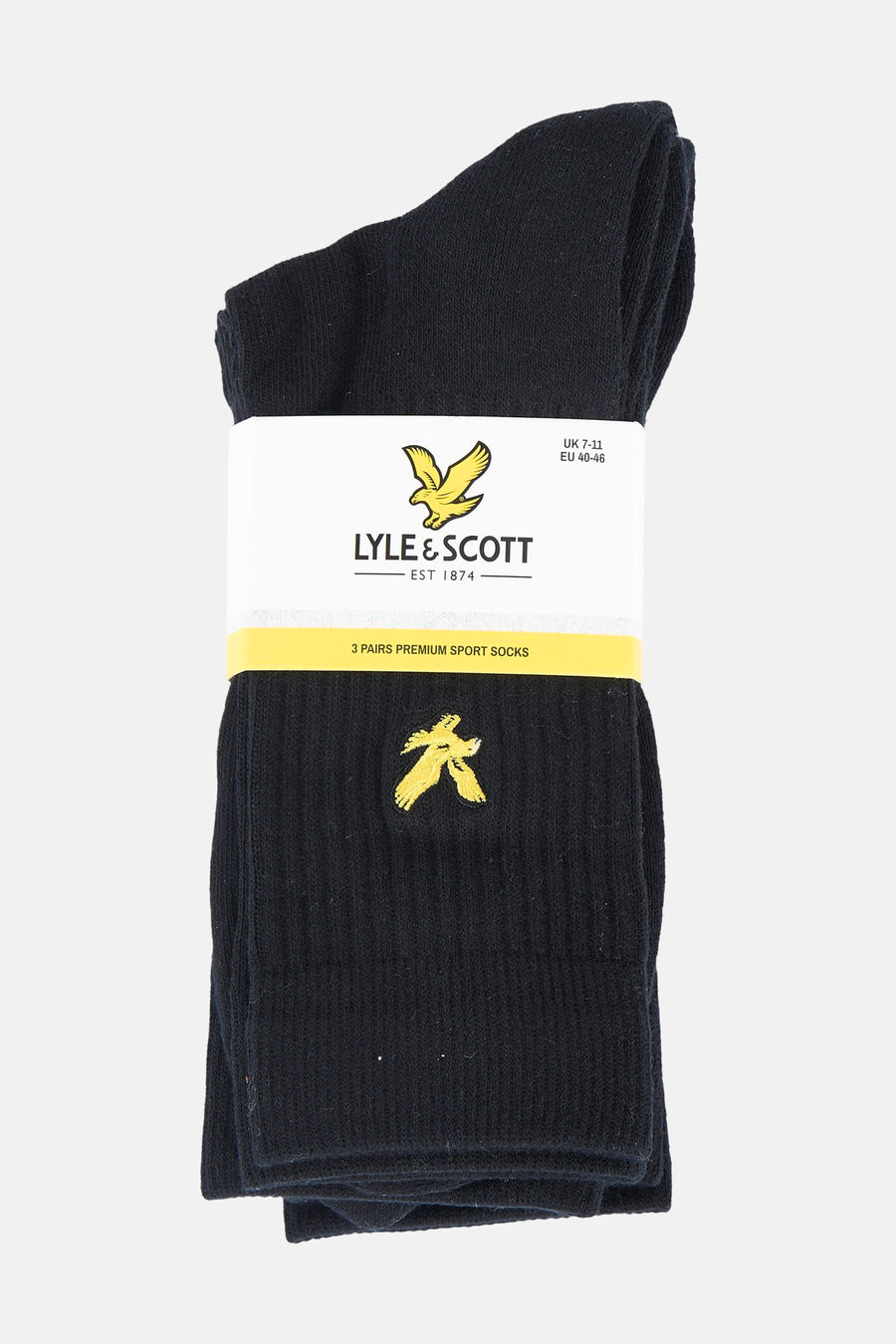 Zwarte sportsokken, van Lyle & Scott, met een geborduurd gouden logo op de sok.
