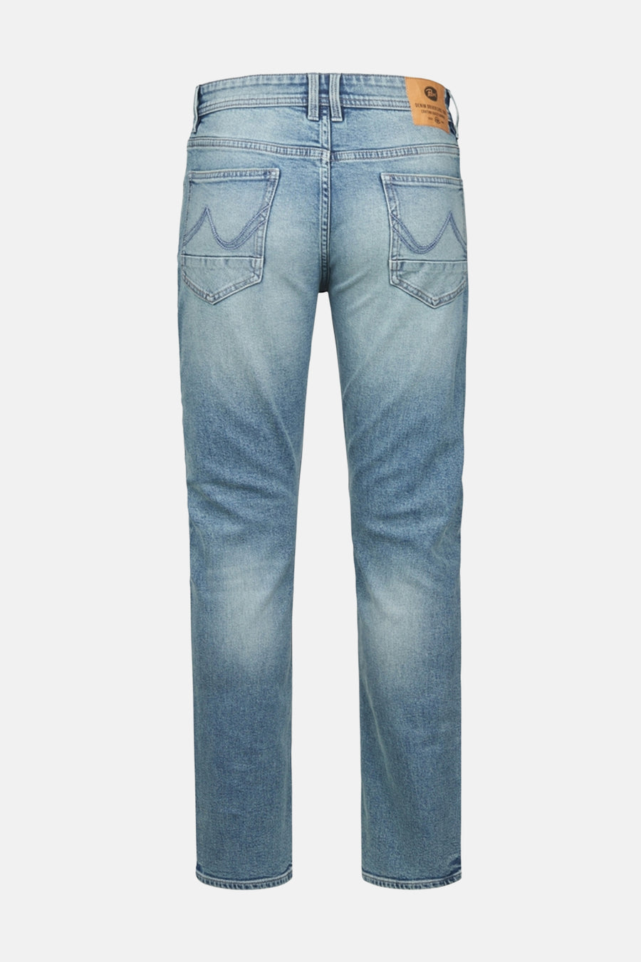 Jean droit en denim bleu clair de Petrol Industries®, avec poches arrière à motif et délavage subtil.