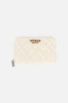 Beige Guess® portemonnee met ruitvormig doorgestikt patroon en gouden ritssluiting.