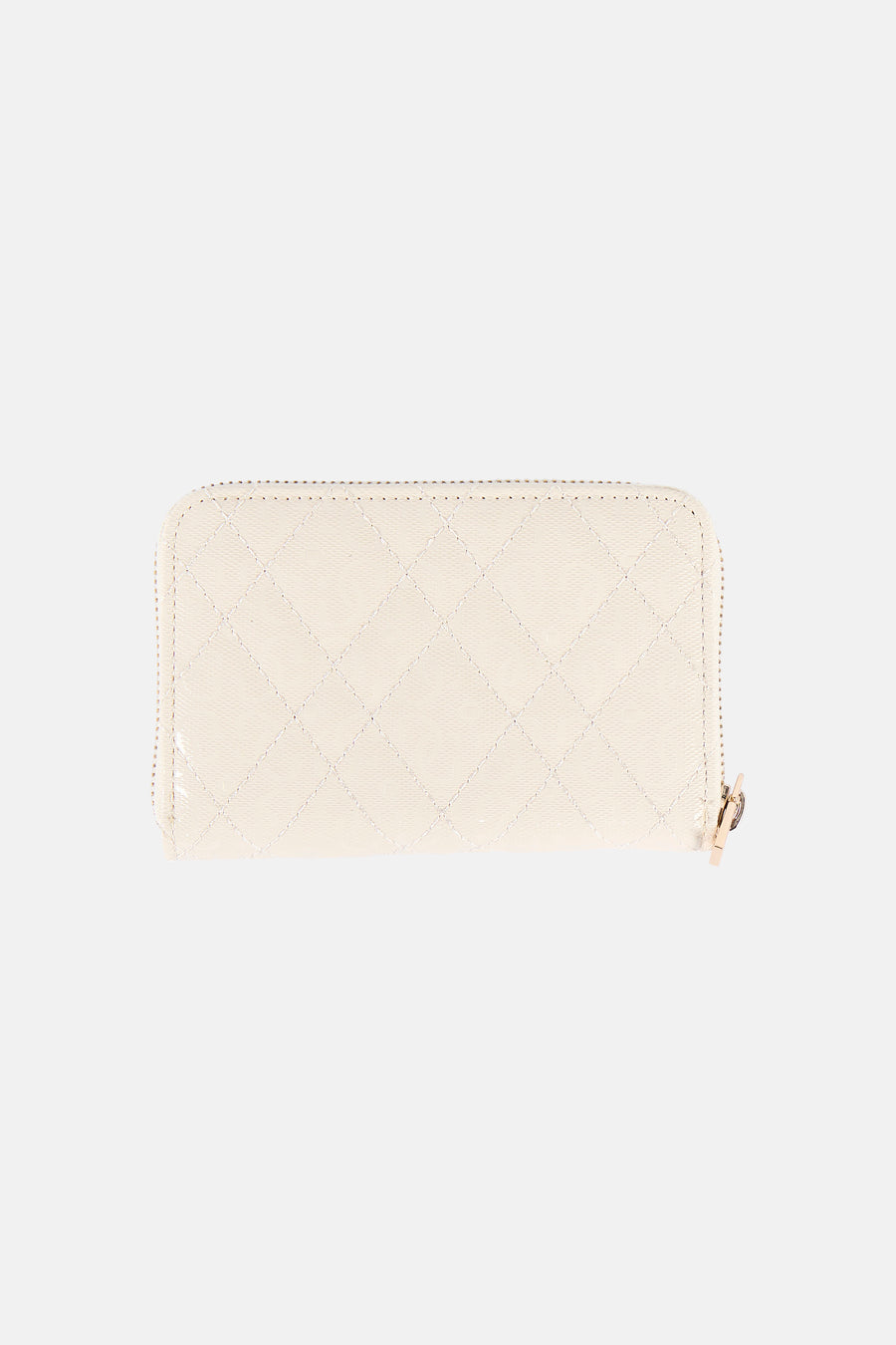 Portefeuille beige de Guess® avec motif matelassé en losange et fermeture éclair dorée.