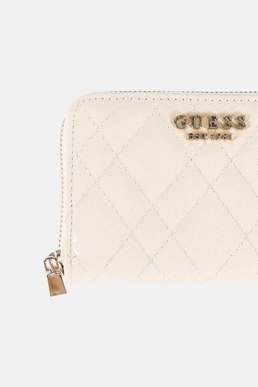 Beige kunstleren Guess portemonnee met ruitvormig doorgestikt patroon en gouden ritssluiting.