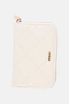 Witte Guess® portemonnee, ruitvormig doorgestikt patroon en gouden ritssluiting.