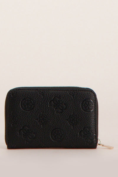 Zwarte Guess portefeuille met reliëf logo-patroon op een generfde textuur en ritssluiting.