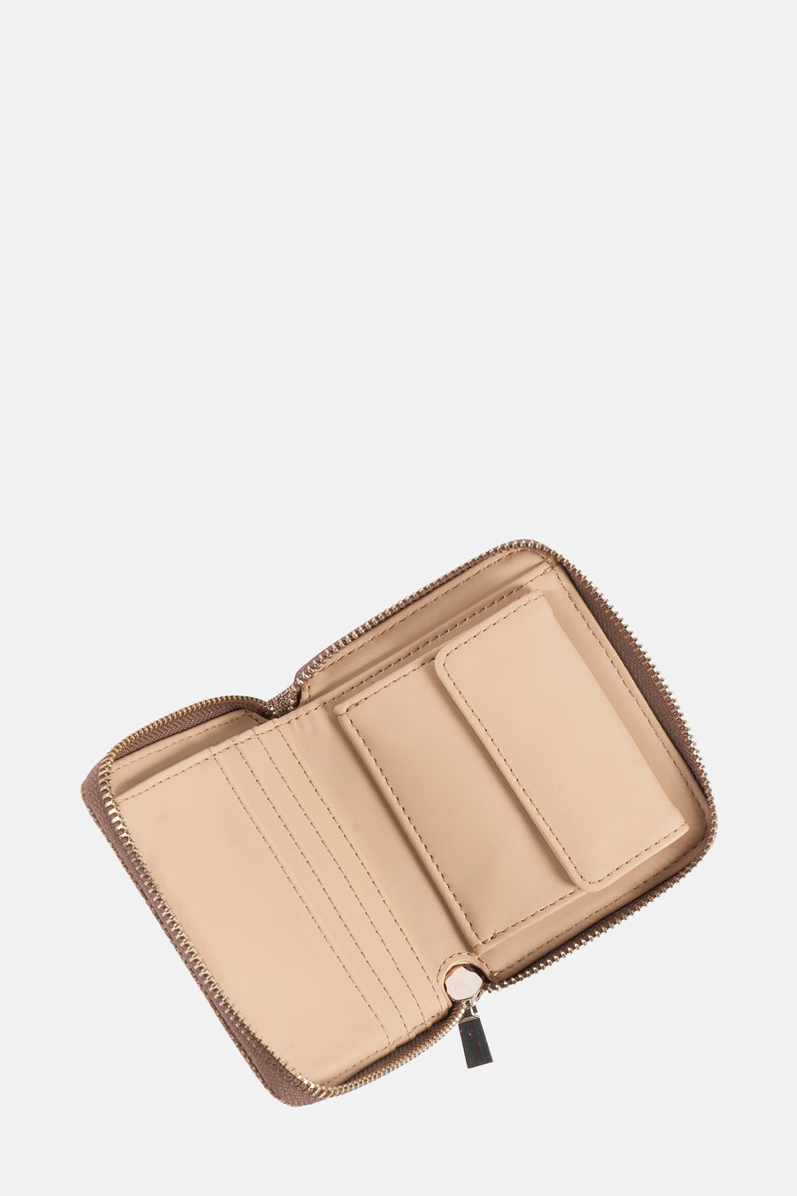 Portefeuille marron de Guess, avec fermeture éclair sur le pourtour et compartiments intérieurs.
