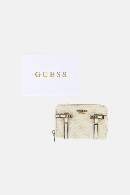 Portefeuille vert à motif, de Guess, avec fermeture éclair et détails de boucle métalliques.