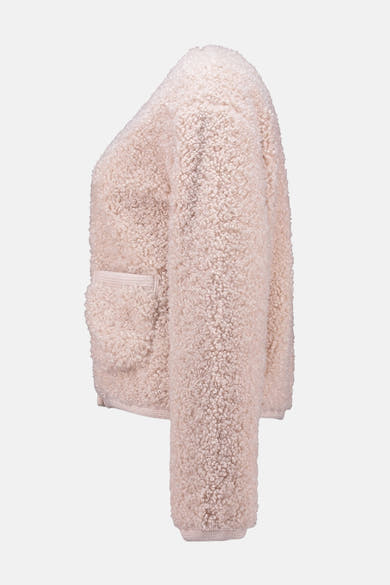 Veste courte écru de Zabaione, en tissu bouclette doux avec poche plaquée.