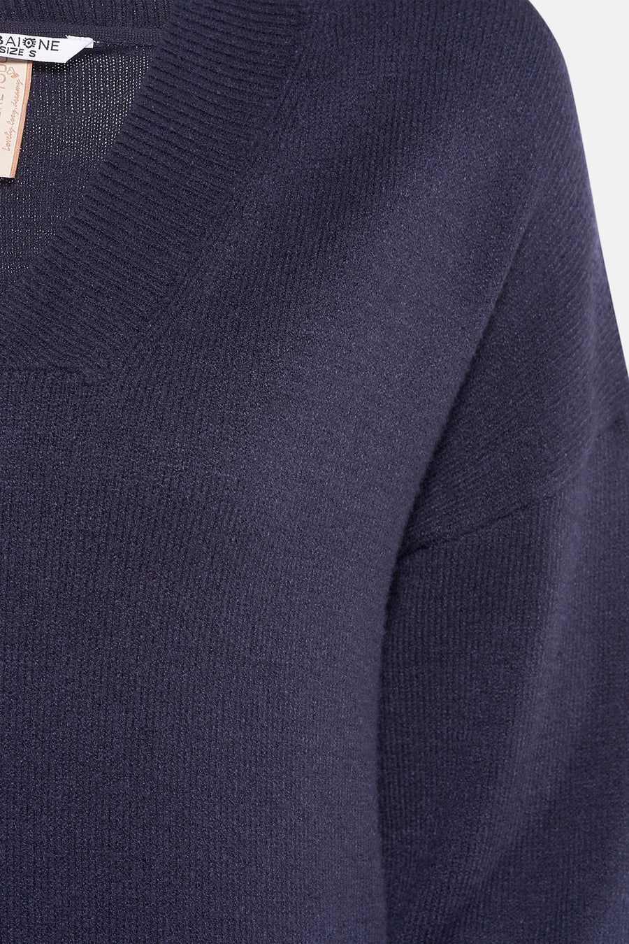 Blauwe V-hals trui van ZABAIONE, in textuurgebreid, met zichtbaar maatlabel.