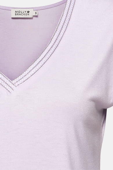 Paars T-shirt met korte mouwen van Molly Bracken, met V-hals versierd met kralen.