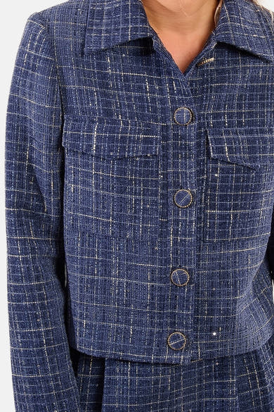Blauwe blazer van Molly Bracken, geruit met klepzakken en gouden knopen.