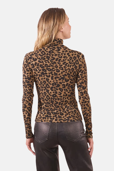 Multikleuren coltrui van Molly Bracken, met luipaardprint en lange mouwen.
