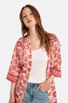 Multikleurend vest van Molly Bracken, met bloemenprint, korte pasvorm en driekwartmouwen.