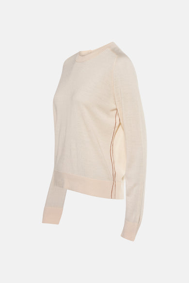 Pull écru par TERRE BLEUE avec couture marron sur le côté, coupe droite.