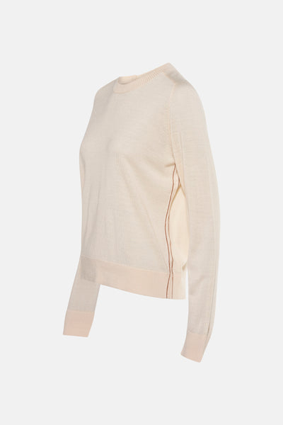 Pull écru par TERRE BLEUE avec couture marron sur le côté, coupe droite.