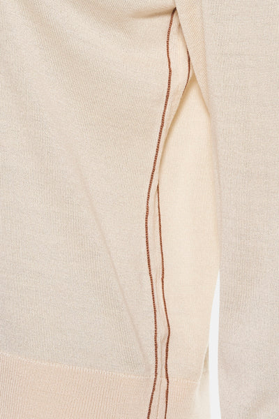 Pull écru de TERRE BLEUE avec une couture décorative marron sur le côté.