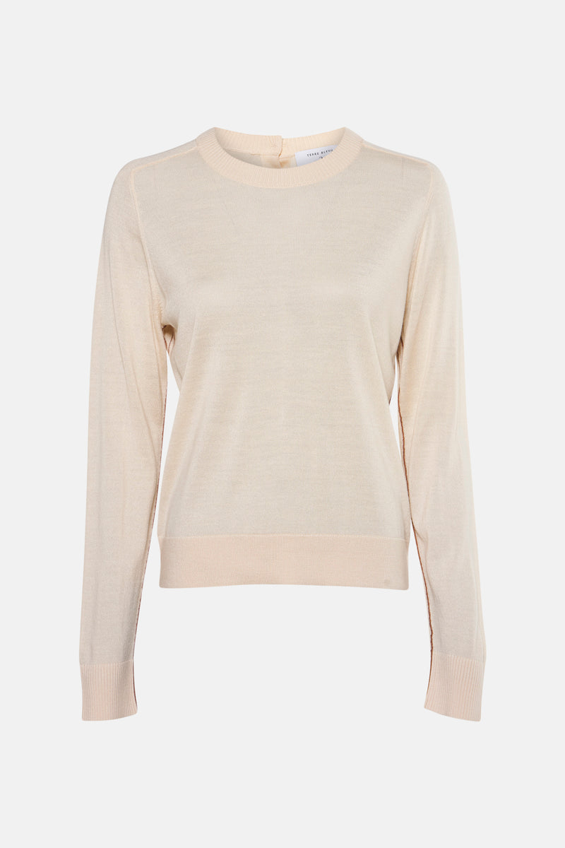 Pull écru en maille fine de TERRE BLEUE, avec manches longues et finitions côtelées.