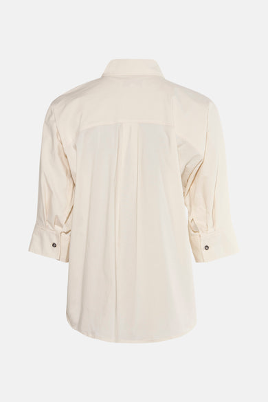 Blouse écru 3/4 de TERRE BLEUE, vue de dos avec pli creux et boutons aux poignets.