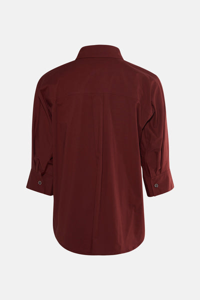 Bruine 3/4 blouse van TERRE BLEUE, van achteren gezien, met naaddetails en knoopsluiting aan de mouwen.
