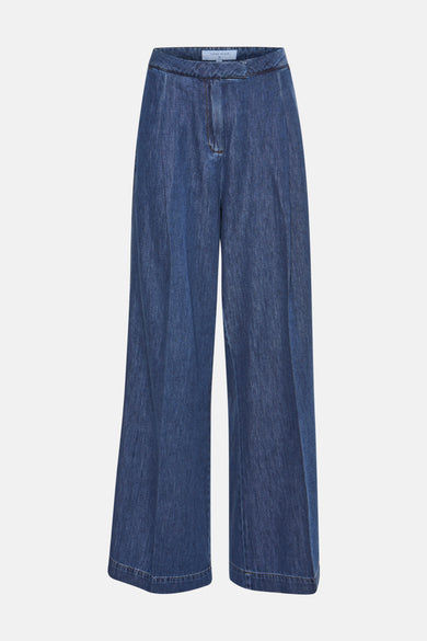 Pantalon denim bleu moyen de TERRE BLEUE, jambe large, coupe ample, sur fond blanc.
