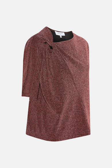 T-shirt à manches courtes brun de TERRE BLEUE, avec un détail drapé et une texture brillante.
