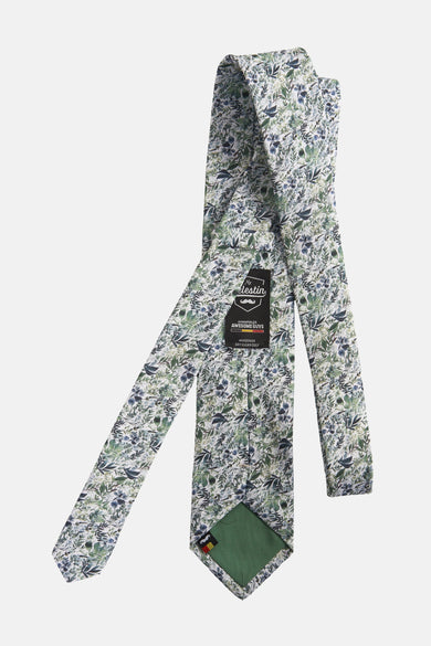 Cravate verte à motifs floraux, de Mr. Celestin, avec doublure unie au dos.