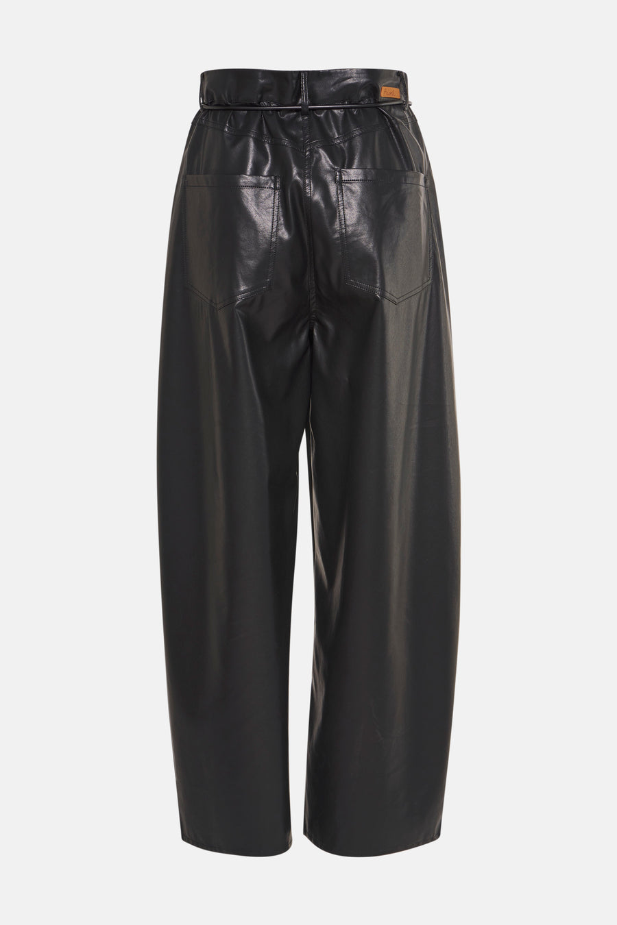 Pantalon noir en similicuir de ADORE, avec poches arrière et ceinture à la taille.
