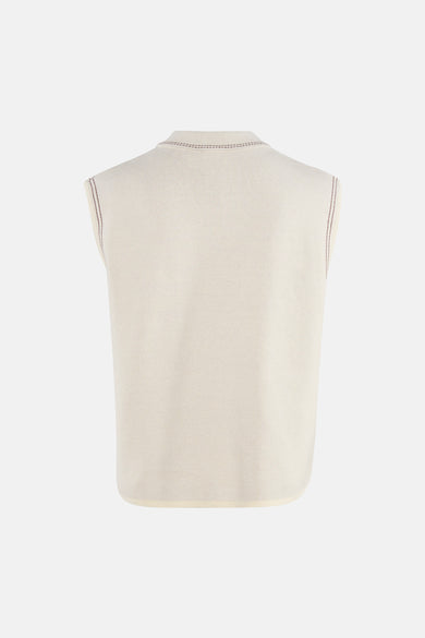 Gilet écru de ADORE, vue arrière, avec bordure marron sur l'encolure et les emmanchures.
