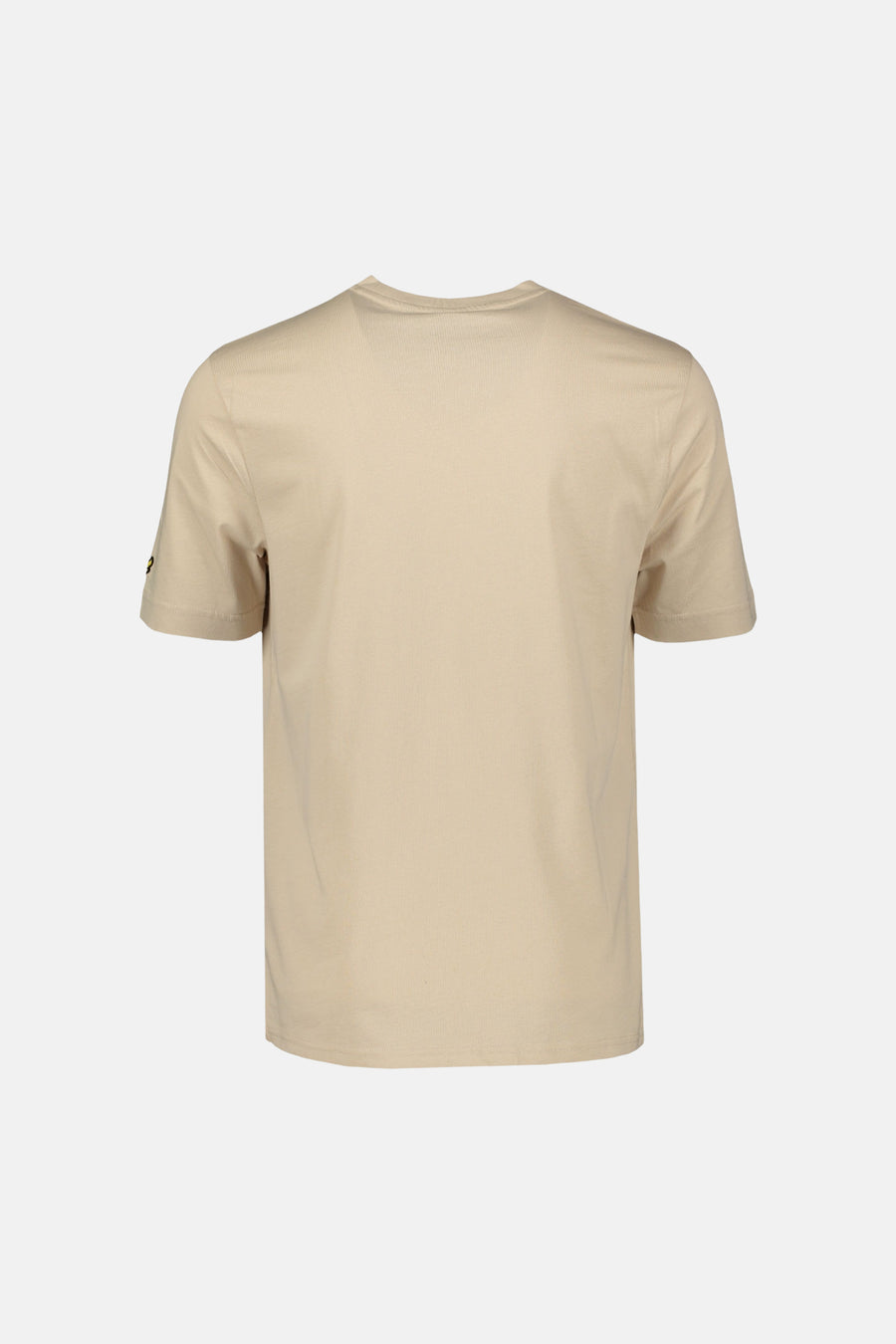 Beige T-shirt van LYLE & SCOTT van achteren gezien, met korte mouwen, geribbelde ronde hals en zwarte en gele borduursels op de linkermouw.