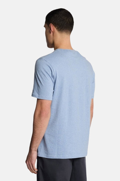 T-shirt à manches courtes bleu de LYLE & SCOTT, vu de dos, en tissu texturé.