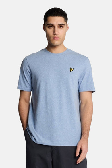 T-shirt à manches courtes bleu de LYLE & SCOTT, avec un logo brodé sur la poitrine.