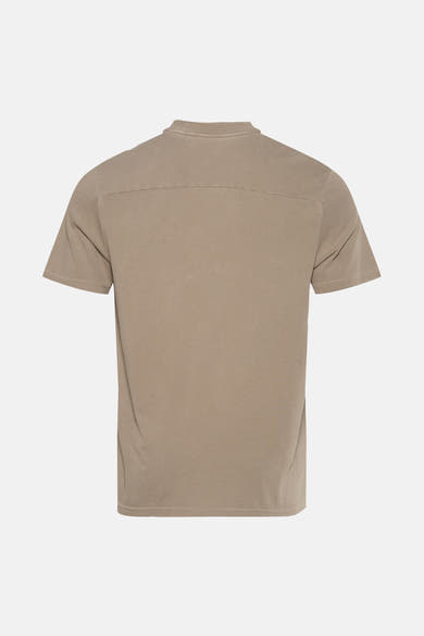 T-shirt beige met korte mouwen van LYLE & SCOTT, met een opneming bovenop de rug.