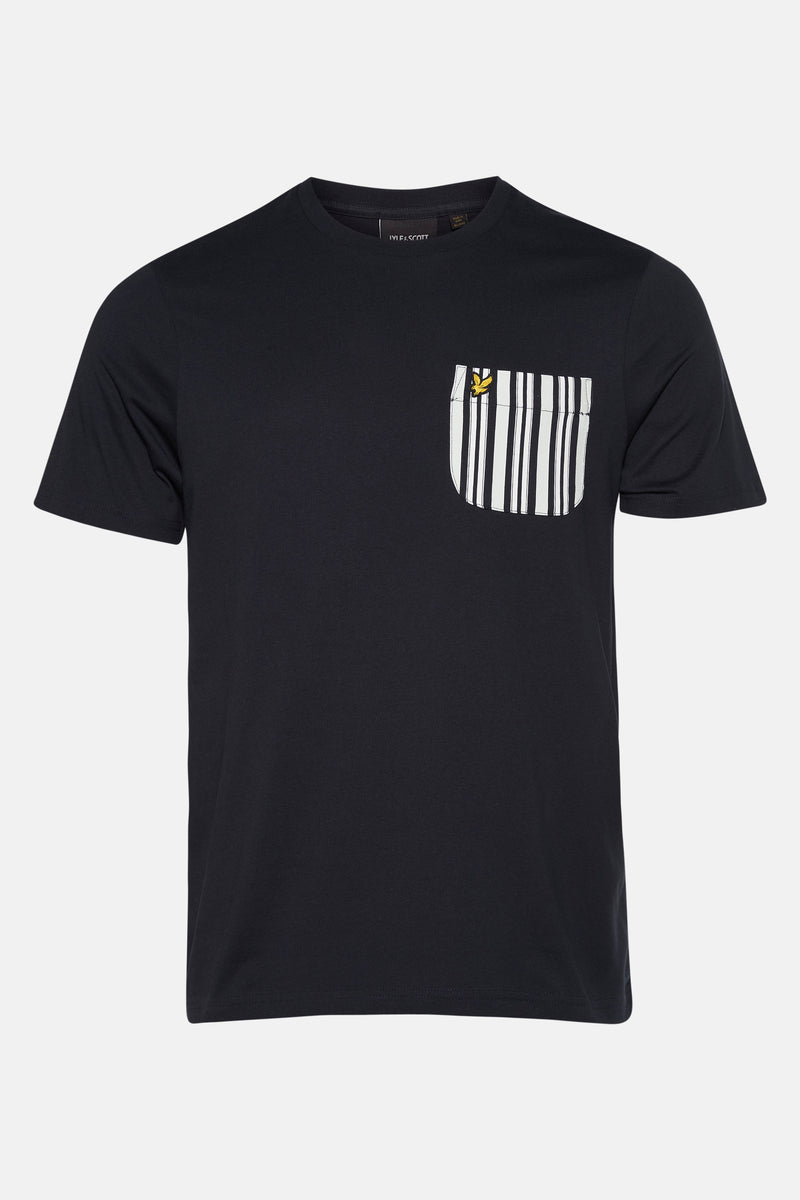 T-shirt bleu foncé à manches courtes de LYLE & SCOTT, avec poche rayée contrastante.