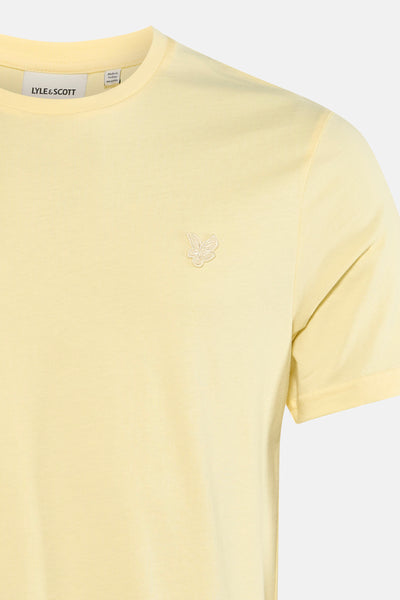 Gele T-shirt met korte mouwen van LYLE & SCOTT, met een klein geborduurd logo op de borst.