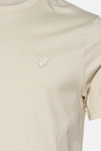T-shirt beige à manches courtes de LYLE & SCOTT, avec logo brodé ton sur ton.