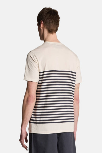 Wit gestreept T-shirt met korte mouwen van LYLE & SCOTT, achterzijde.