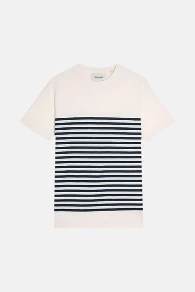 T-shirt à manches courtes blanc by Lyle & Scott, rayures horizontales bleu marine sur le torse.
