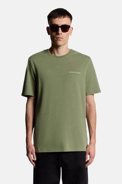Lyle & Scott groen T-shirt met korte mouwen, met discreet geborduurd logo op de voorkant.
