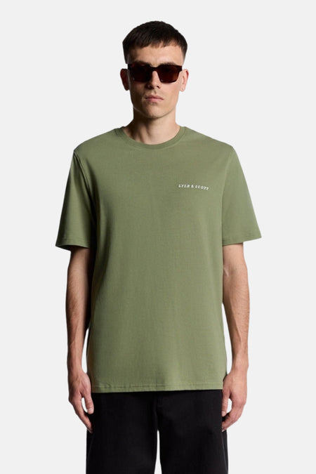 Lyle & Scott groen T-shirt met korte mouwen, met discreet geborduurd logo op de voorkant.