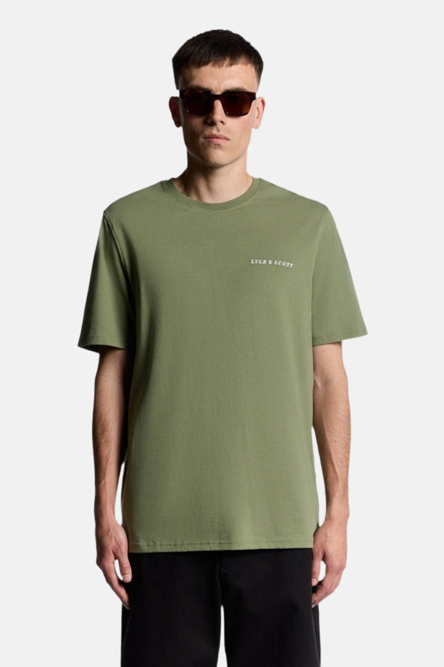 Lyle & Scott groen T-shirt met korte mouwen, met discreet geborduurd logo op de voorkant.