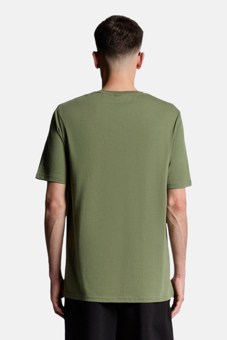 Groen T-shirt met korte mouwen van LYLE & SCOTT, van achteren gezien.