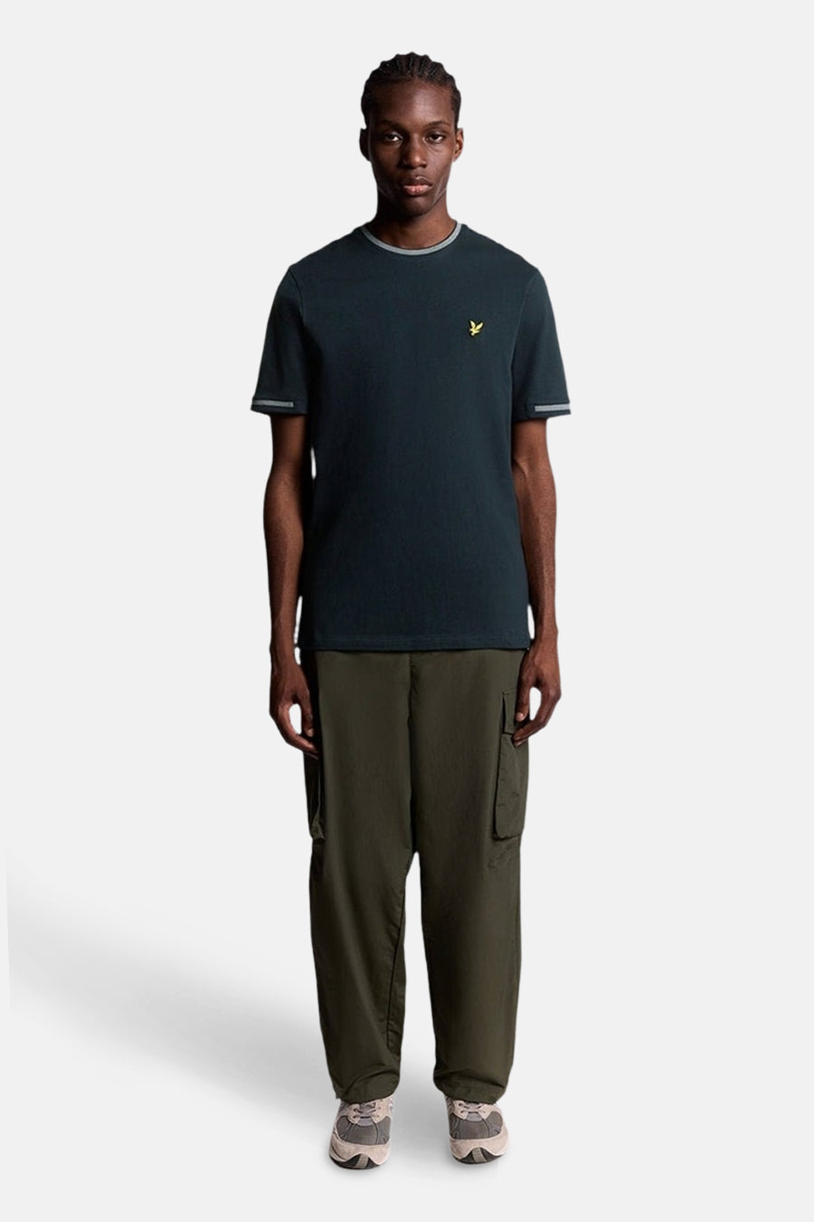 Blauw T-shirt met korte mouwen van LYLE & SCOTT, met een geborduurd geel logo op de borst.