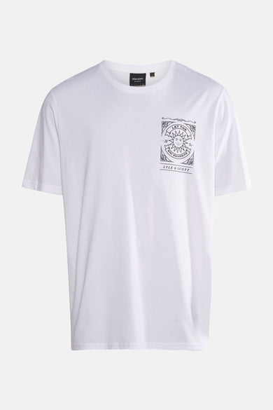 Wit T-shirt met korte mouwen van LYLE & SCOTT met een zwarte grafische print op de voorkant.