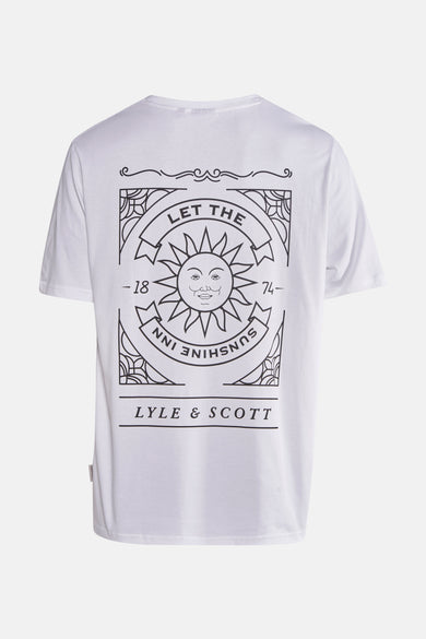 Wit T-shirt met korte mouwen van Lyle & Scott met zonnedessin en belettering op de rug.