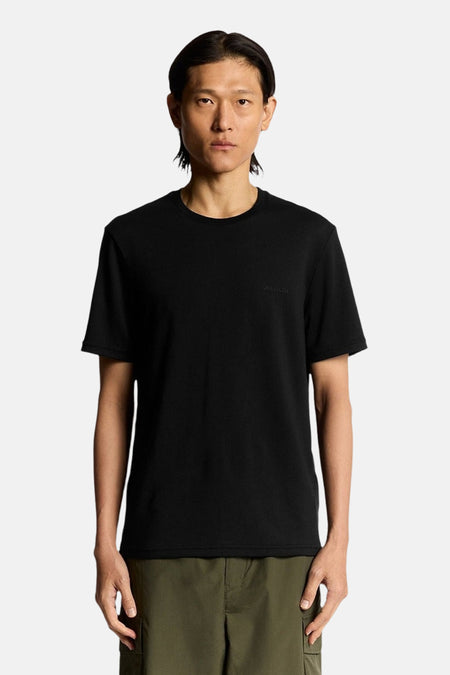 Zwart T-shirt met korte mouwen van Lyle & Scott, effen basic kledingstuk met ronde hals.