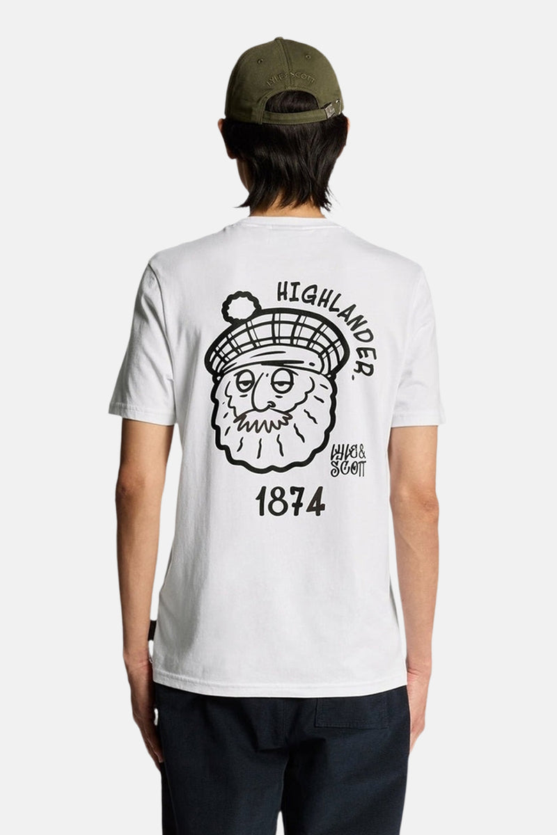 T-shirt à manches courtes blanc de LYLE & SCOTT avec un imprimé Highlander au dos.