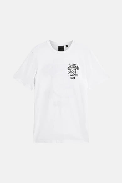 Wit T-shirt met korte mouwen van LYLE & SCOTT, versierd met een zwart Highlander-motief.