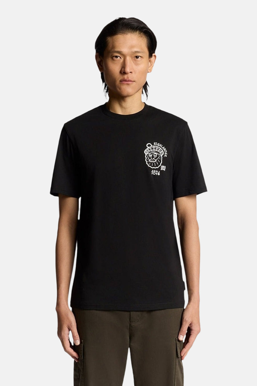 T-shirt à manches courtes bleu foncé de LYLE & SCOTT avec un motif sur la poitrine.